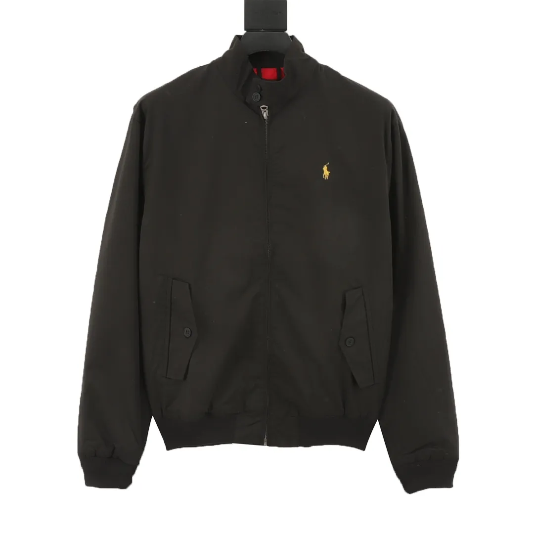 🅿️540 Ralph Lauren 25 Spring and Summer Solid Color Embroidered Logo Zipper Jacket Men's Black Ralph Lauren/Ralph Lauren Harrington Old Money Style Old Cadre Zipper Jacket The Harrington jacket's lapel zipper windproof design perfectly blends casual style and street trend elements. The fabric texture of the jacket is excellent and comfortable to wear. It is a very versatile trendy jacket. Original development. 100% cotton fabric with exquisite embroidery. The evergreen model is safe to buy and will never go out of style. The fabric is also different from others. The new model is not as stiff as the old model. I think it is better to wear 100% pure cotton. The hardness is just right and not that stiff. This is this year’s upgrade, but I feel it is easier to wear. The embroidery on the chest is made of German Oman embroidery fiber with original data. The embroidery process is very particular. It uses Japanese Tajima machines to ensure that the embroidery is exquisite and three-dimensional, which is what I said is different from what is on the market. SIZE: M-2XL